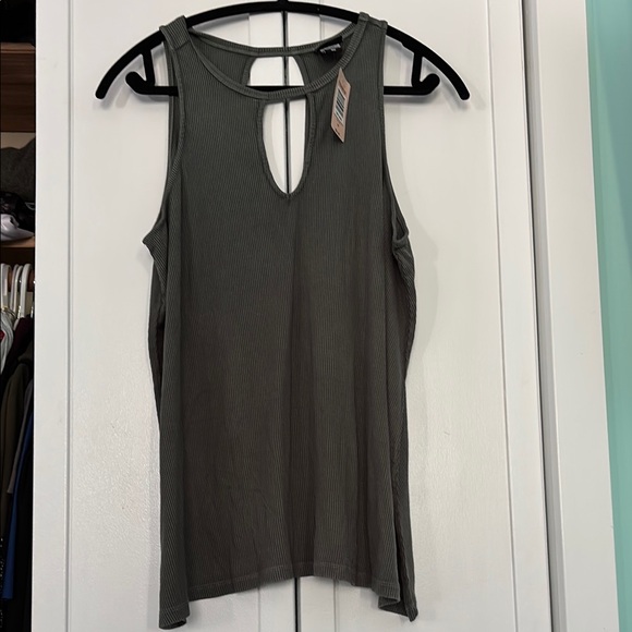 Torrid Green Sleeveless Cut Out Tank Top - Picture 1 of 4